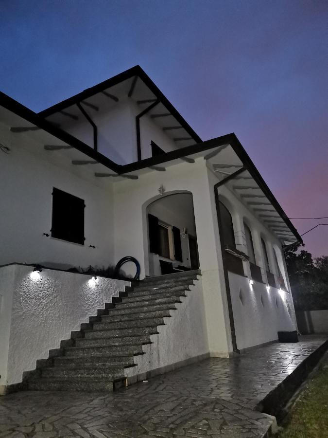 Villa Flora Affittacamere Luni 외부 사진